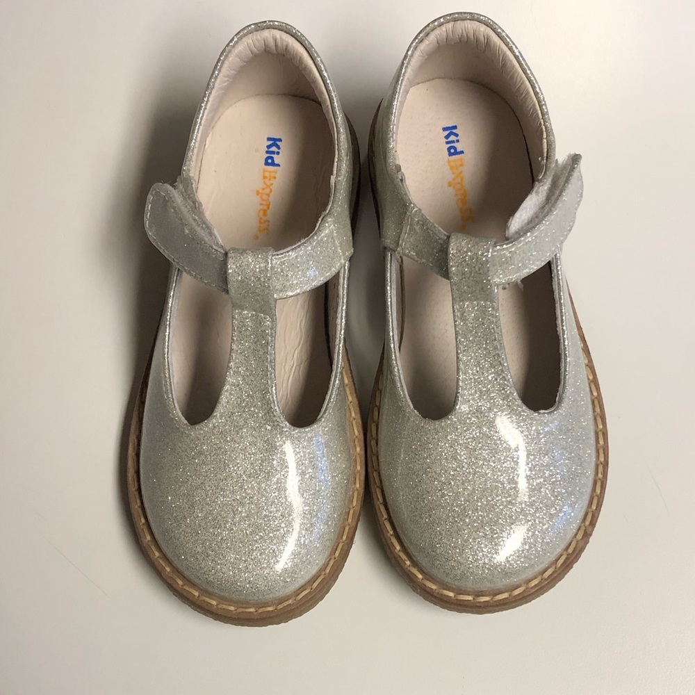 Toddler Kids Express mary jane’s size 9.5 !